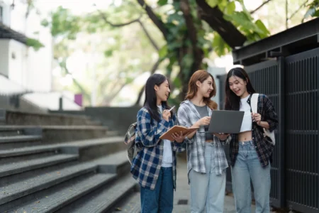 étudiants utilisant la plateforme ENT Le Mans