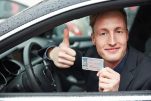 Résultat permis : comment augmenter vos chances de réussite ? résultat permis favorable pour un jeune homme