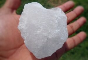 Pierre d’alun : vertus, utilisation, dangers pierre d'alun