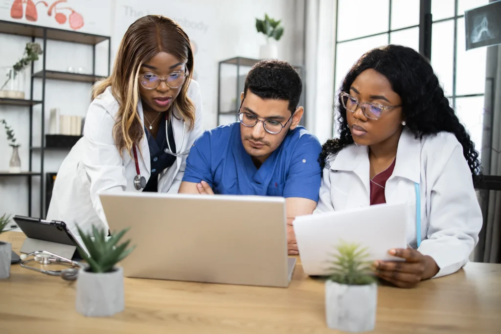 étudiants utilisant celine cng