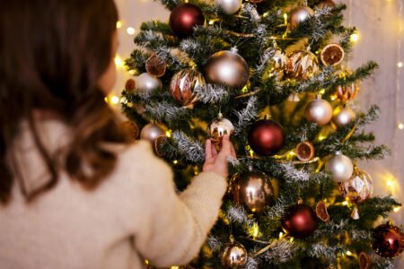 boulet de charbon au pied du sapin