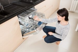 Quand faut-il faire appel à un professionnel pour réparer votre lave-vaisselle ?