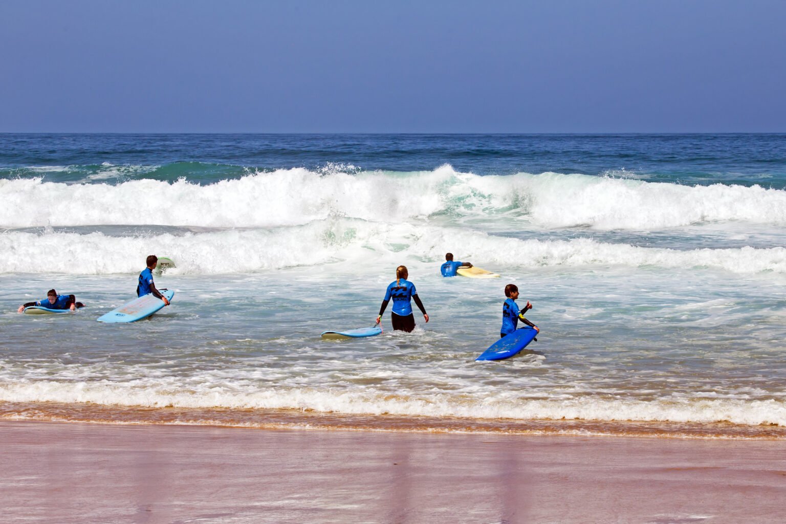 Les colonies de vacances surf : une aventure inoubliable pour les jeunes