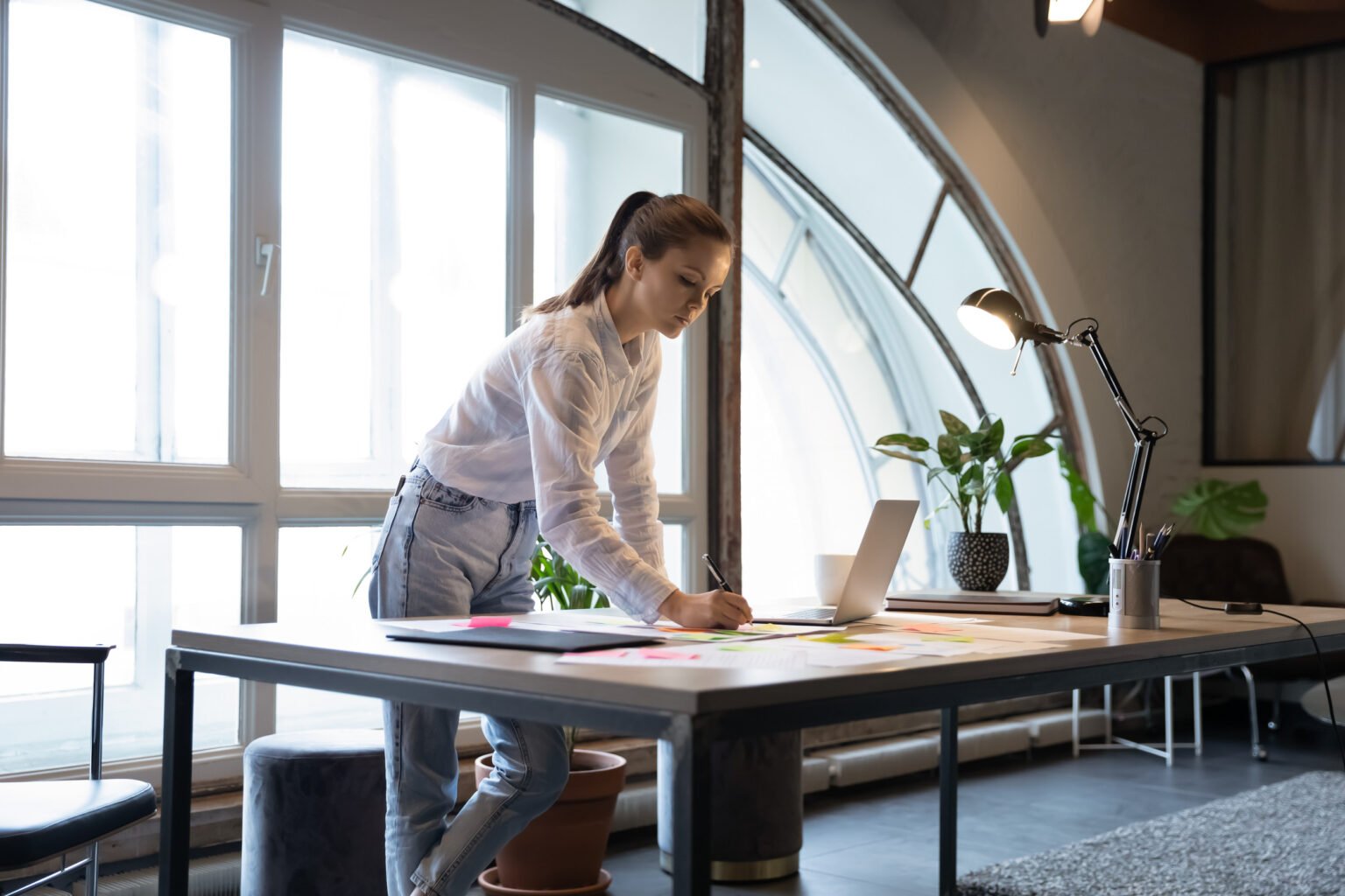 Bureau assis debout vs bureau classique : lequel choisir ?