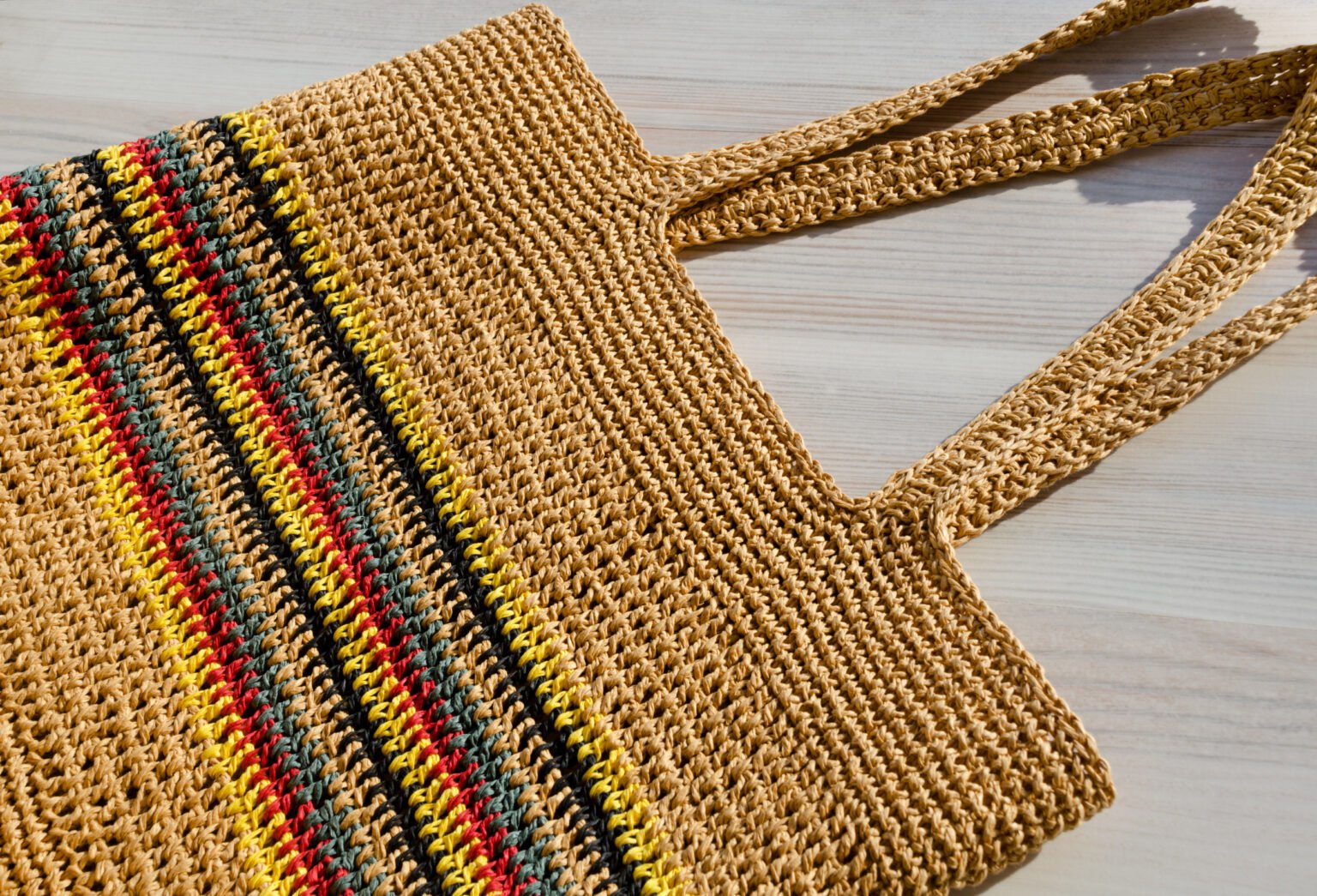 Le sac de plage : l’accessoire incontournable de l’été 2025