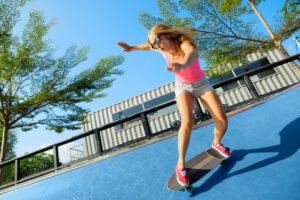 Le griptape de votre skateboard : l’art des astuces qui font la différence