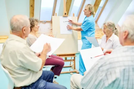 Comment stimuler l’esprit des seniors en maison de retraite ? stimuler les séniors