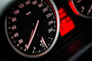 Trouver la voiture qui reflète vraiment sa personnalité Compteur de vitesse voiture