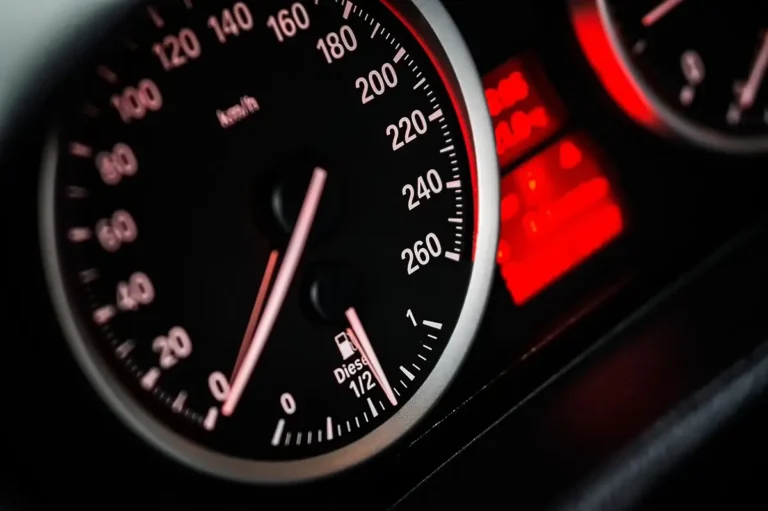 Compteur de vitesse voiture