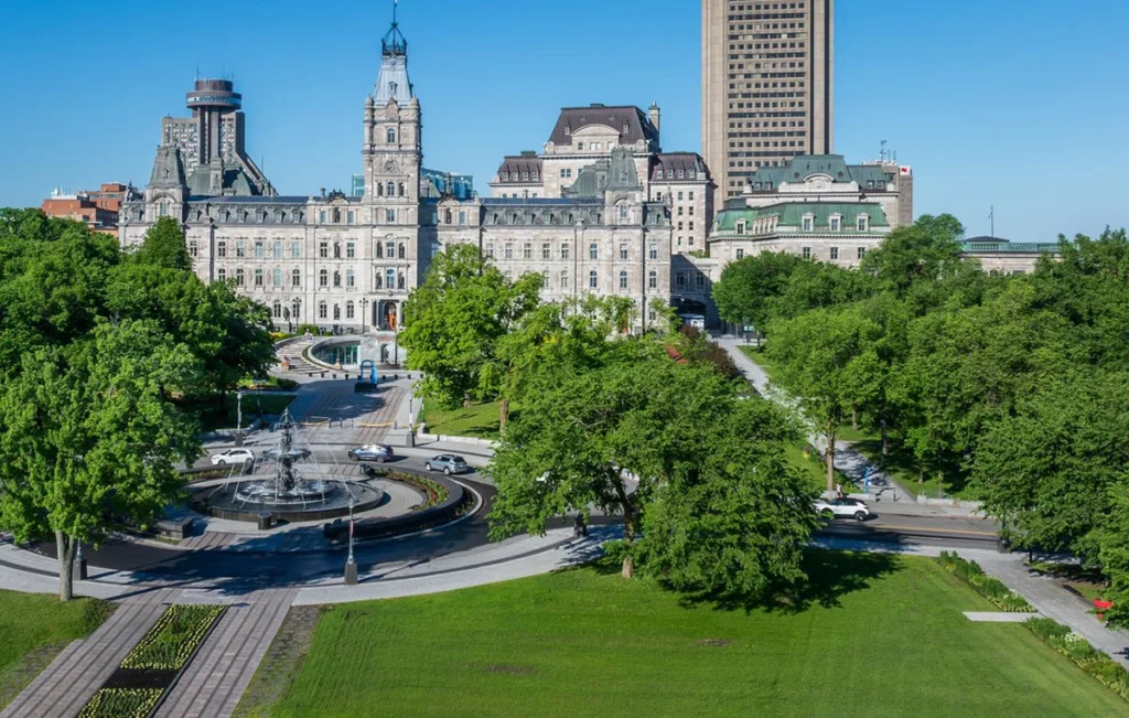 Hôtel du Parlement du Québec et fontaine de Tourny, siège de l'Assemblée nationale
